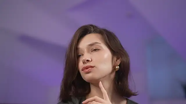 Snapshot of VivianLy_ chatting on 01-09-25, 07:52 VivianLy  online show from 01-09-25, 07:52