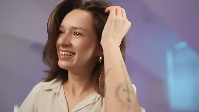 Snapshot of VivianLy_ chatting on 01-09-25, 11:03 VivianLy  online show from 01-09-25, 11:03