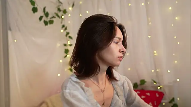 Snapshot of VivianLy_ chatting on 01-15-25, 07:48 VivianLy  online show from 01-15-25, 07:48