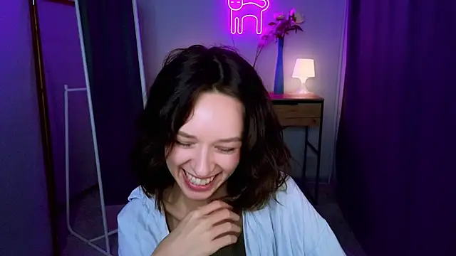 Snapshot of VivianLy_ chatting on 02-02-25, 03:39 VivianLy  online show from 02-02-25, 03:39