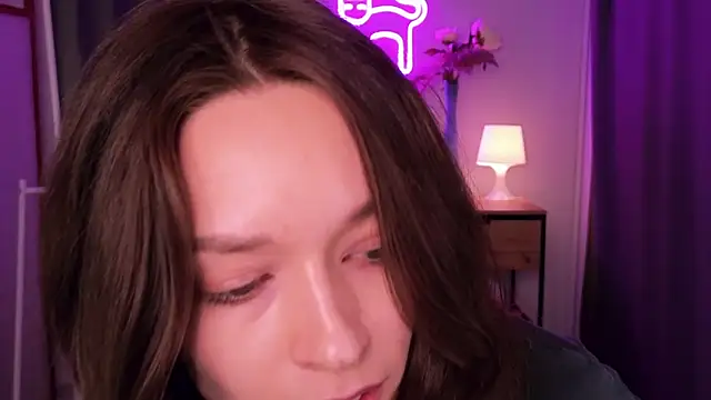 Snapshot of VivianLy_ chatting on 02-16-25, 12:32 VivianLy  online show from 02-16-25, 12:32