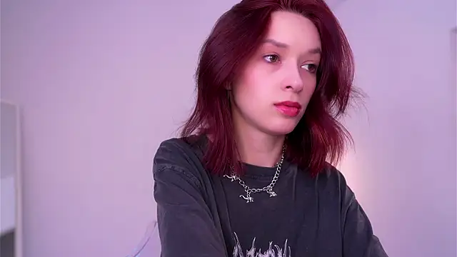 Snapshot of VivianLy_ chatting on 03-18-25, 08:14 VivianLy  online show from 03-18-25, 08:14