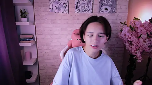 Snapshot of VivianLy_ chatting on 09-24-25, 11:24 VivianLy  online show from 09-24-25, 11:24