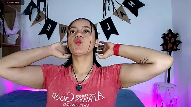 Snapshot of VICTORIABLACK_@xh chatting on 10-13-25, 12:05 VICTORIABLACK xh online show from 10-13-25, 12:05