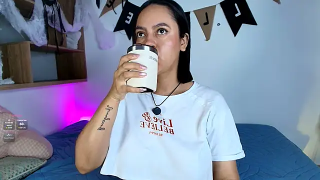 Snapshot of VICTORIABLACK_@xh chatting on 10-15-25, 10:59 VICTORIABLACK xh online show from 10-15-25, 10:59