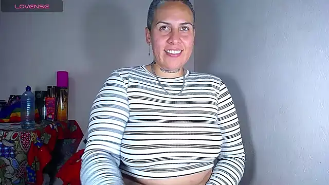 Snapshot of Yessi_rousse chatting on 12-17-24, 11:49 Yessi rousse online show from 12-17-24, 11:49