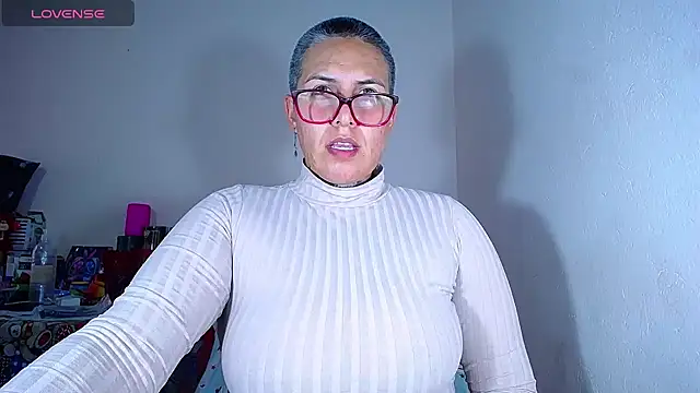 Snapshot of Yessi_rousse chatting on 12-19-24, 10:21 Yessi rousse online show from 12-19-24, 10:21