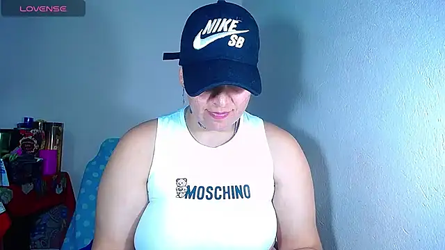 Snapshot of Yessi_rousse chatting on 12-27-24, 03:53 Yessi rousse online show from 12-27-24, 03:53