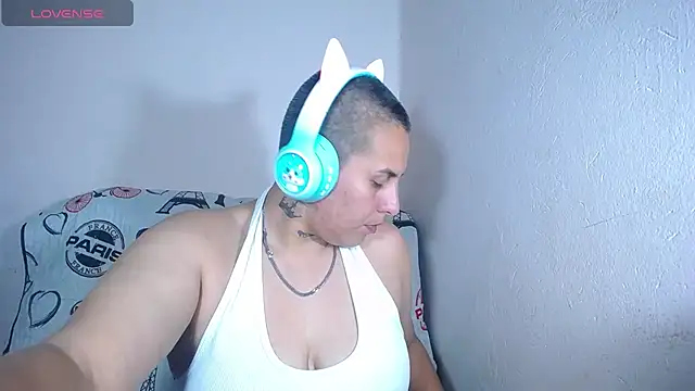 Snapshot of Yessi_rousse chatting on 01-13-25, 04:50 Yessi rousse online show from 01-13-25, 04:50