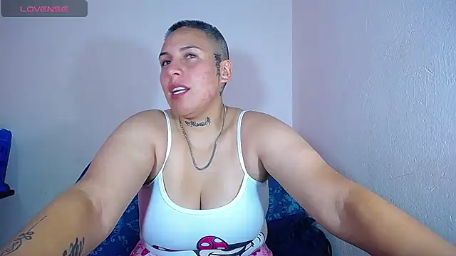 Snapshot of Yessi_rousse chatting on 01-22-25, 05:06 Yessi rousse online show from 01-22-25, 05:06