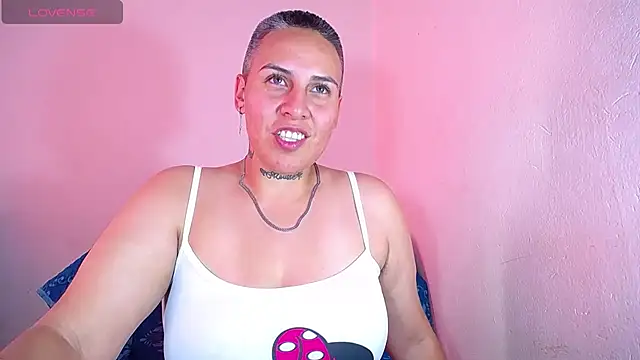 Snapshot of Yessi_rousse chatting on 01-22-25, 08:49 Yessi rousse online show from 01-22-25, 08:49