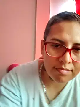 Snapshot of Yessi_rousse chatting on 02-14-25, 06:23 Yessi rousse online show from 02-14-25, 06:23