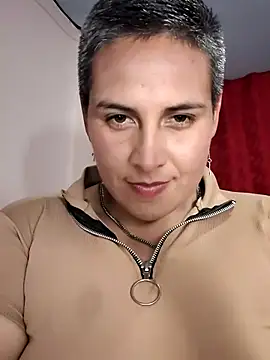 Snapshot of Yessi_rousse chatting on 02-21-25, 04:29 Yessi rousse online show from 02-21-25, 04:29