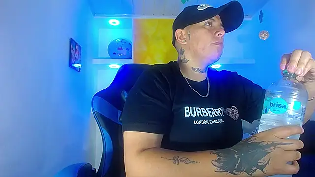 Snapshot of Yessi_rousse chatting on 03-21-25, 06:51 Yessi rousse online show from 03-21-25, 06:51