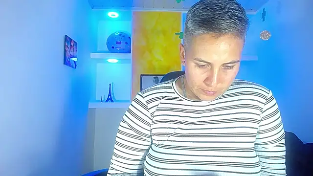 Snapshot of Yessi_rousse chatting on 03-22-25, 01:00 Yessi rousse online show from 03-22-25, 01:00