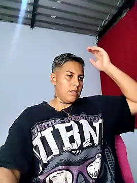 Snapshot of Yessi_rousse chatting on 10-18-25, 01:30 Yessi rousse online show from 10-18-25, 01:30