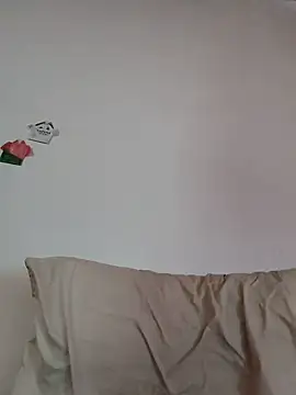 Snapshot of Yessi_rousse chatting on 10-29-25, 08:21 Yessi rousse online show from 10-29-25, 08:21