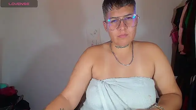 Snapshot of Yessi_rousse chatting on 11-08-25, 11:58 Yessi rousse online show from 11-08-25, 11:58