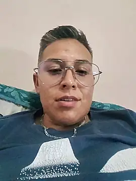 Snapshot of Yessi_rousse chatting on 12-01-25, 06:07 Yessi rousse online show from 12-01-25, 06:07