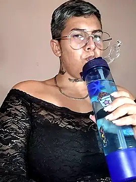 Snapshot of Yessi_rousse chatting on 01-11-26, 11:32 Yessi rousse online show from 01-11-26, 11:32