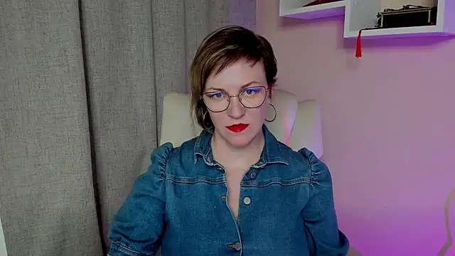Snapshot of feliziaDesire chatting on 05-17-26, 11:39 feliziaDesire online show from 05-17-26, 11:39