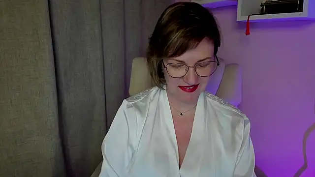 Snapshot of feliziaDesire chatting on 05-18-26, 06:14 feliziaDesire online show from 05-18-26, 06:14