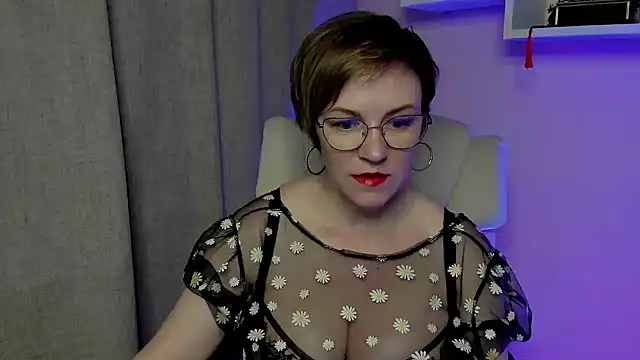 Snapshot of feliziaDesire chatting on 06-04-26, 06:30 feliziaDesire online show from 06-04-26, 06:30