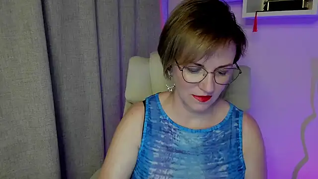 Snapshot of feliziaDesire chatting on 06-10-26, 01:10 feliziaDesire online show from 06-10-26, 01:10