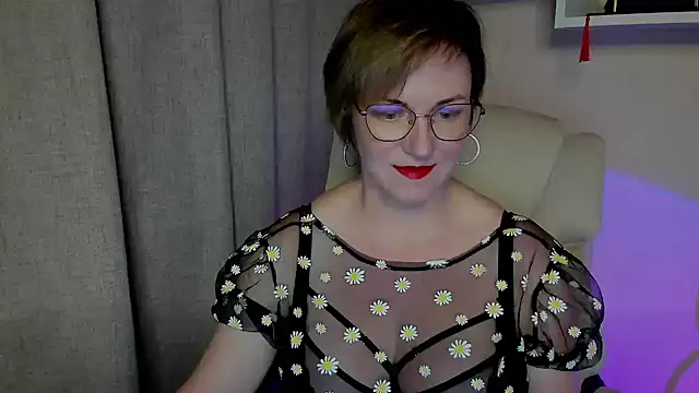 Snapshot of feliziaDesire chatting on 06-12-26, 04:28 feliziaDesire online show from 06-12-26, 04:28