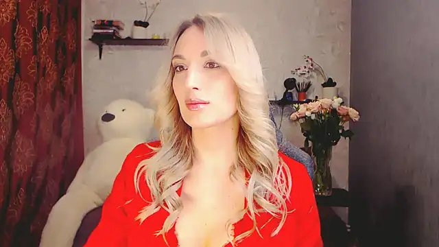 Snapshot of MillaXQueen chatting on 02-27-25, 03:15 MillaXQueen online show from 02-27-25, 03:15