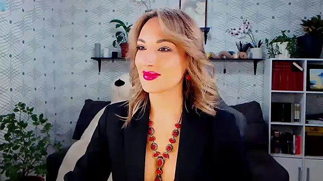 Snapshot of MillaXQueen chatting on 11-29-25, 01:36 MillaXQueen online show from 11-29-25, 01:36