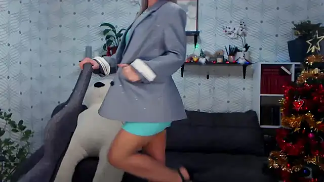 Snapshot of MillaXQueen chatting on 12-20-25, 02:57 MillaXQueen online show from 12-20-25, 02:57