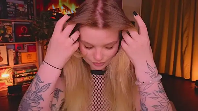 Snapshot of Hottie_Jane chatting on 09-27-25, 07:30 Hottie Jane online show from 09-27-25, 07:30