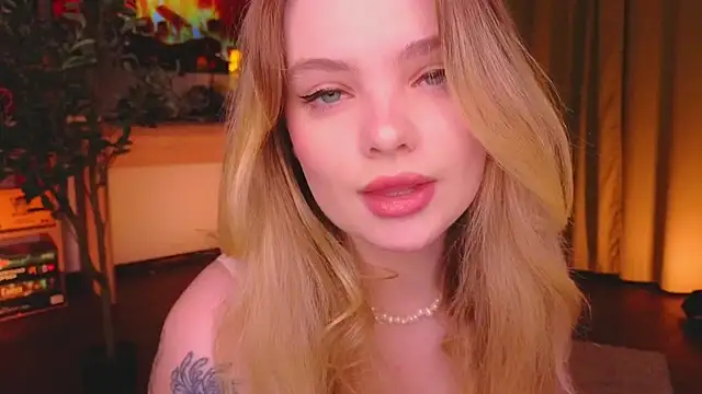 Snapshot of Hottie_Jane chatting on 10-04-25, 07:45 Hottie Jane online show from 10-04-25, 07:45