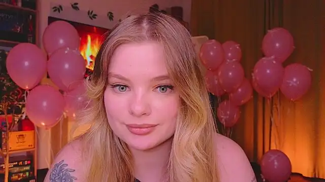 Snapshot of Hottie_Jane chatting on 12-14-25, 01:05 Hottie Jane online show from 12-14-25, 01:05