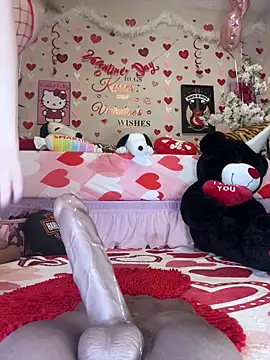Snapshot of Valentines_Day chatting on 06-13-26, 12:14 Valentines Day online show from 06-13-26, 12:14