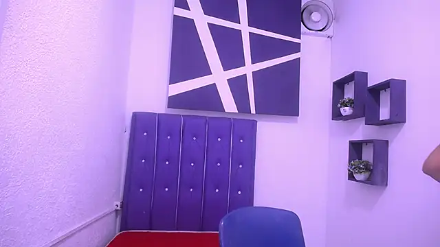 Snapshot of BeautyEyesxo chatting on 02-13-25, 08:03 BeautyEyesxo online show from 02-13-25, 08:03