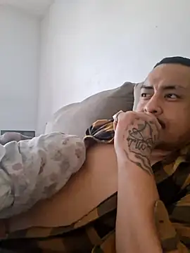 Snapshot of hungpenis210 chatting on 01-17-26, 03:17 hungpenis210 online show from 01-17-26, 03:17