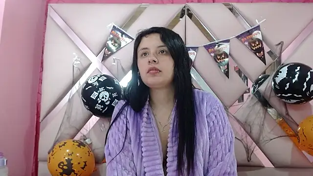 Snapshot of nathaly_low1 chatting on 10-18-25, 03:20 nathaly low1 online show from 10-18-25, 03:20