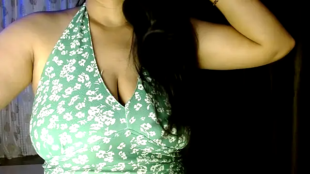 Snapshot of janifer001 chatting on 02-15-26, 12:07 janifer001 online show from 02-15-26, 12:07