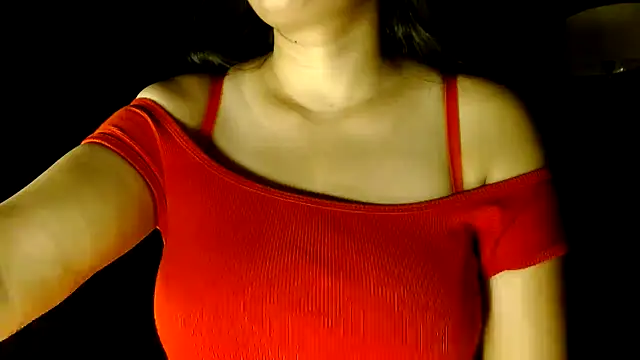 Snapshot of janifer001 chatting on 05-01-26, 04:44 janifer001 online show from 05-01-26, 04:44