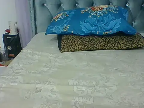 Snapshot of Sexy_Chocolate_Babe chatting on 12-08-24, 01:56 Sexy Chocolate Babe online show from 12-08-24, 01:56