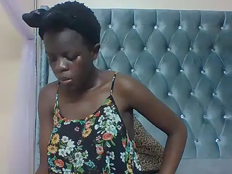 Snapshot of Sexy_Chocolate_Babe chatting on 03-08-25, 12:11 Sexy Chocolate Babe online show from 03-08-25, 12:11