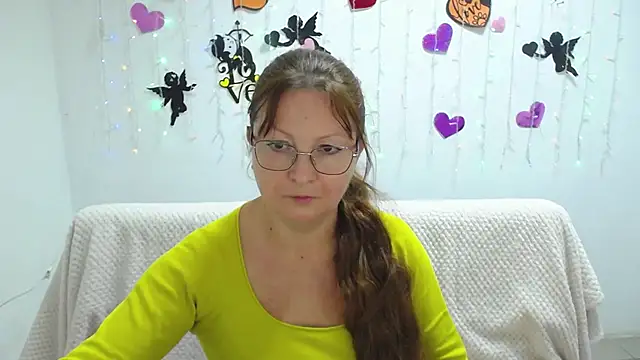 VanessaHotts online show from 03-12-25, 09:12