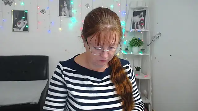 VanessaHotts online show from 10-13-25, 05:07