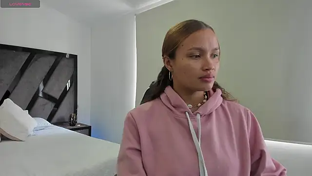 AnnieAndStefan online show from 03-13-26, 02:34