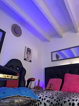 lonely shewolf online show from 11-19-25, 07:36