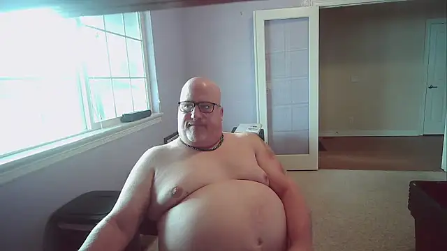 Snapshot of Bigbear0563 chatting on 12-17-24, 04:43 Bigbear0563 online show from 12-17-24, 04:43