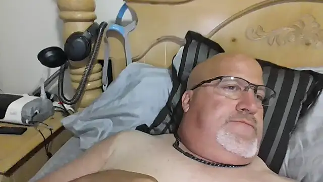 Snapshot of Bigbear0563 chatting on 09-21-25, 05:42 Bigbear0563 online show from 09-21-25, 05:42