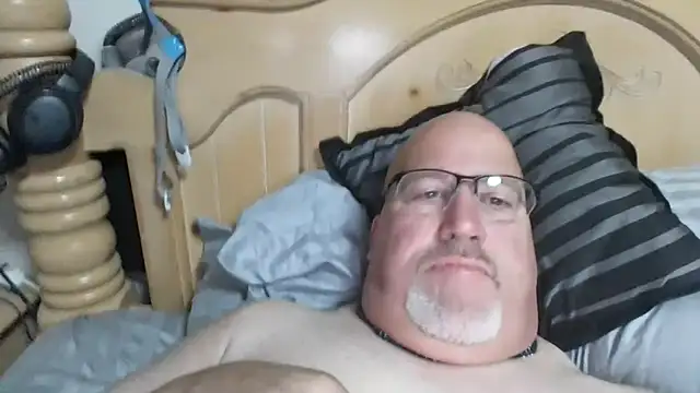 Snapshot of Bigbear0563 chatting on 10-07-25, 04:26 Bigbear0563 online show from 10-07-25, 04:26